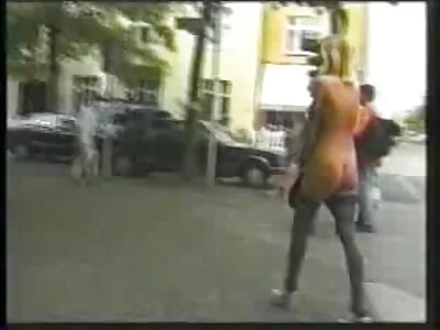 甜蜜的青少年知道如何吸吮公鸡