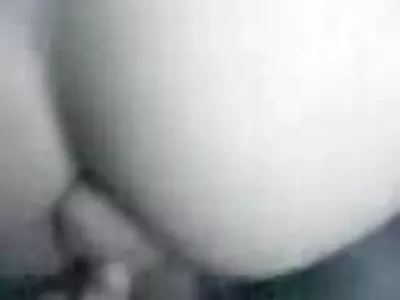 甜蜜宝贝正在吮吸她伴侣的鸡巴