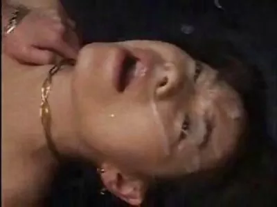 印度夏天在她丈夫面前用两匹种马乱搞