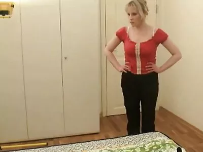 性感的妻子在操她的丈夫