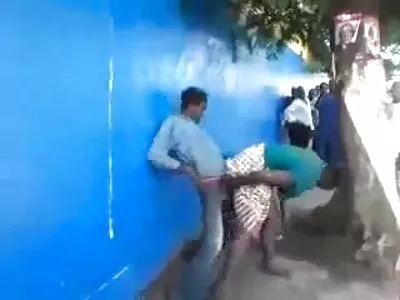 亚洲黑发在她的嘴唇上射精