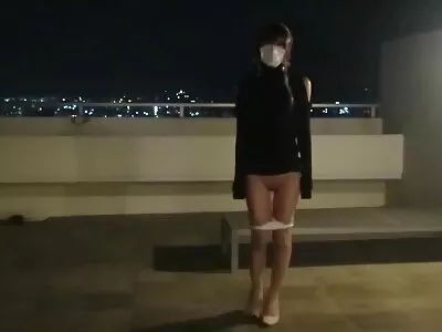 华丽的黑发在她的派对上被性交了