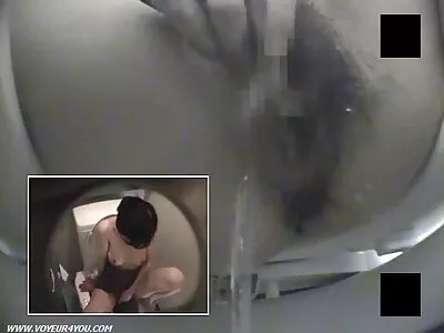 金发碧眼的切尔西引起迈克的注意