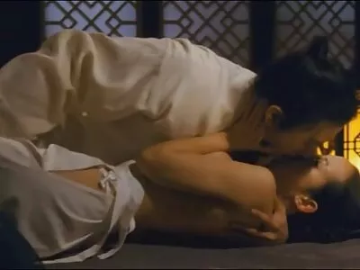 美丽的 Silvie Thomas 玩具他妈的她的湿洞