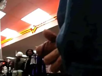 阿贝拉危险与她的前任发生性关系