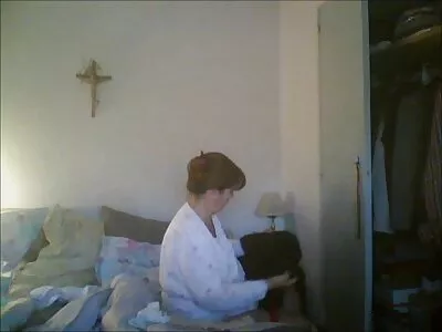 丰满的金发女郎像疯了一样深喉
