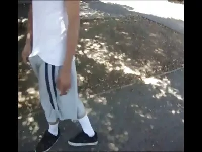 约翰尼在办公室乱搞美丽的年轻小妞
