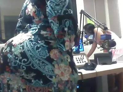华丽的女人正在操她的园丁